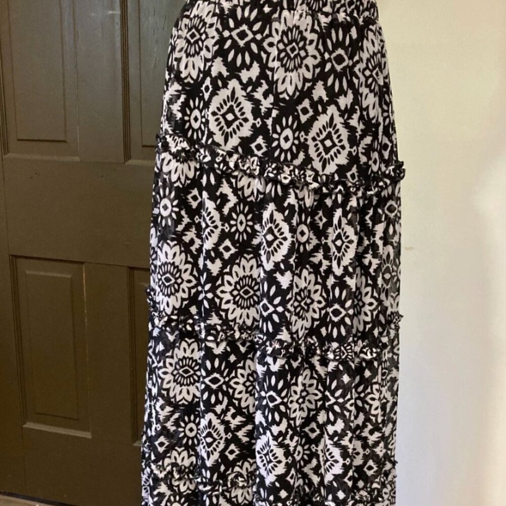 Luna Women's Patterned Floral Black and White Tiered Maxi Skirt